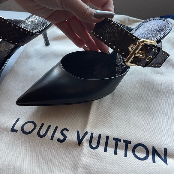 Louis Vuitton heels
Size 38 - Picture 3 of 7